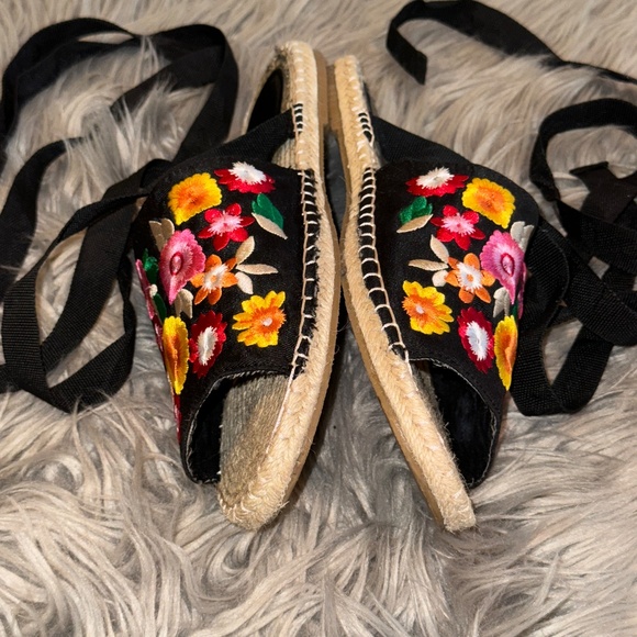 EUC ASOS JAC Embroidery Espadrille Sandals Floral Lace Up Size 9 Wide 9W - Picture 6 of 9